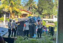 Bantu Warga Selamatkan Harta Benda, Personel SAR Korbrimob Bergerak ke Satar Padut