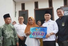 Hadirkan Hunian Layak bagi Warga, Bupati Mojokerto Serahkan Bantuan Simbolis RTLH