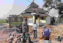 Pembangunan Jembatan Beton Garuda Berlanjut, TNI dan Warga Kompak di Sungai Glonggongan